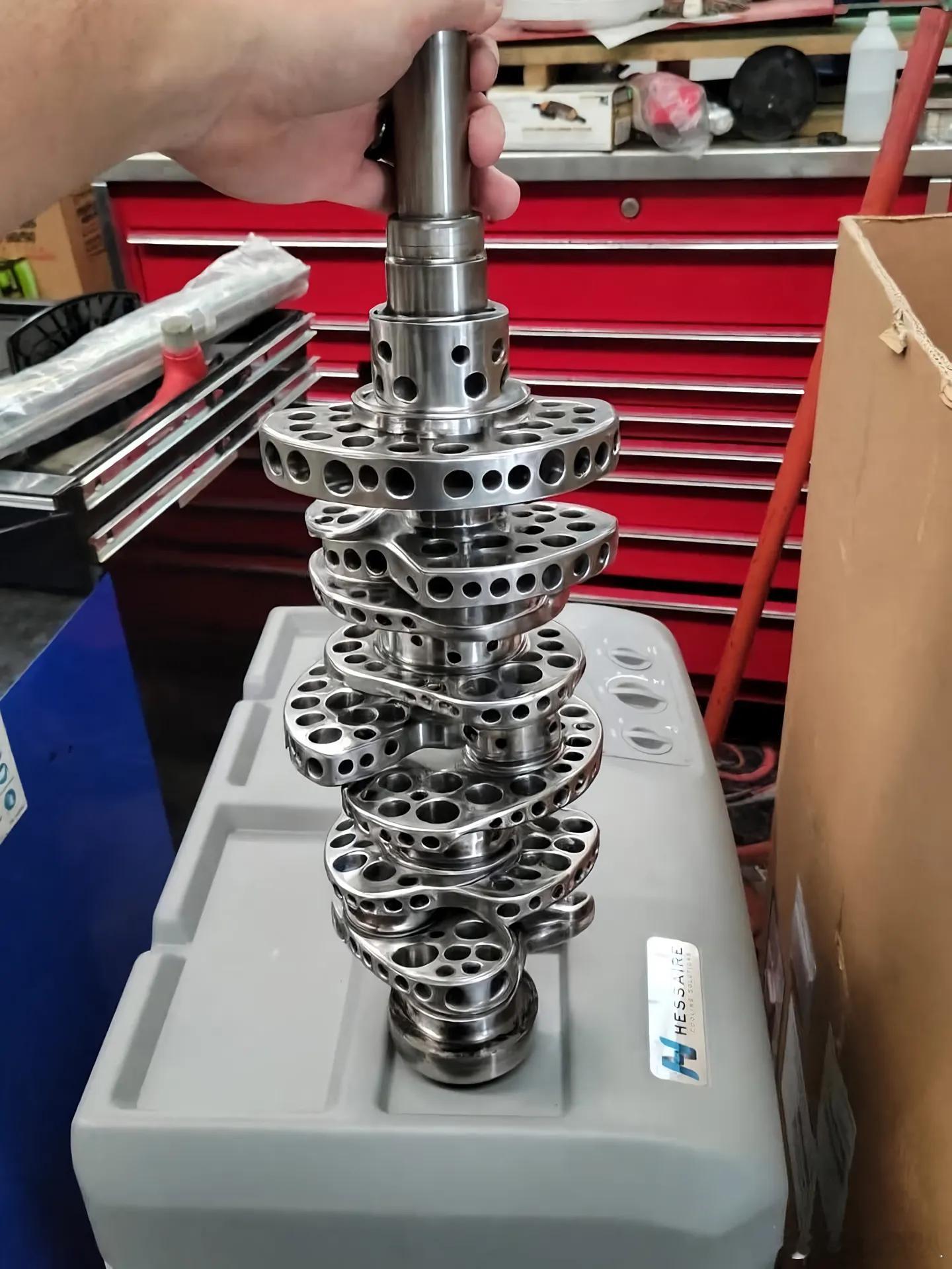 说改装车轻量化，结果给曲轴连杆全打孔偷轻了，这谁敢用