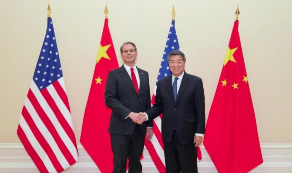 美：老弟，字签了再走啊，那关税和301调查的文件你还没领呢。中：啥调查？没听说