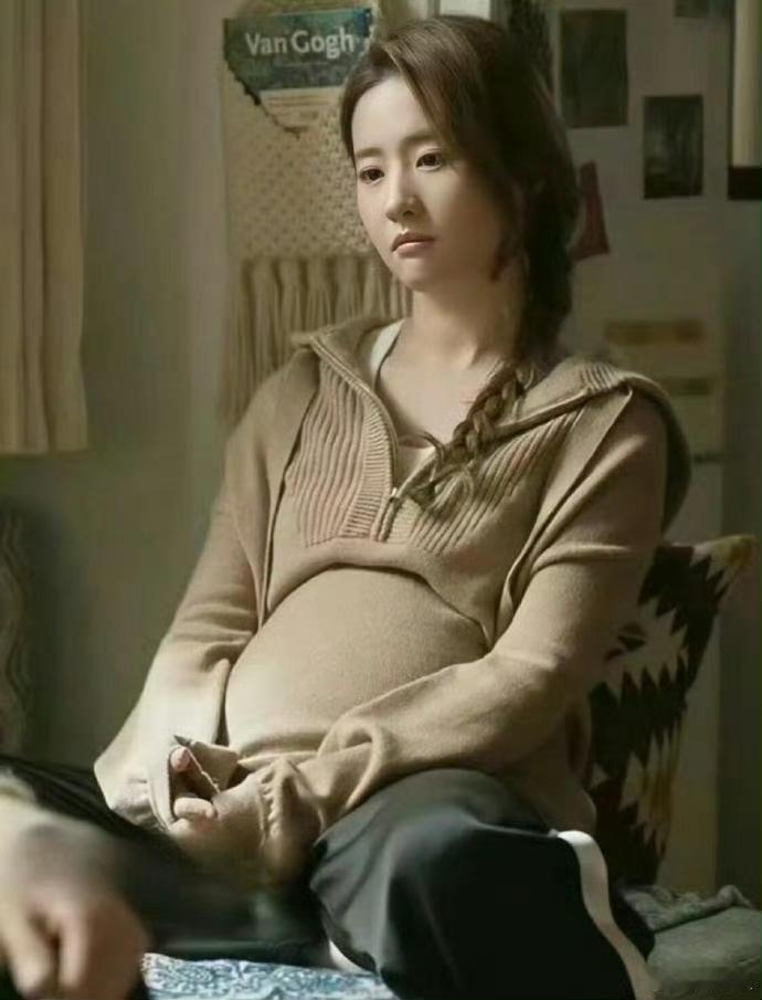 刘亦菲这辈子应该不会生娃了吧，她被叫神仙姐姐，有时候真觉得她像是戒了凡人的七