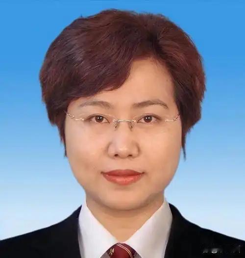 国务院副总理，原大寨村党支部书记，陈永贵孙女陈春梅同志，有一身正气。祖辈曾站