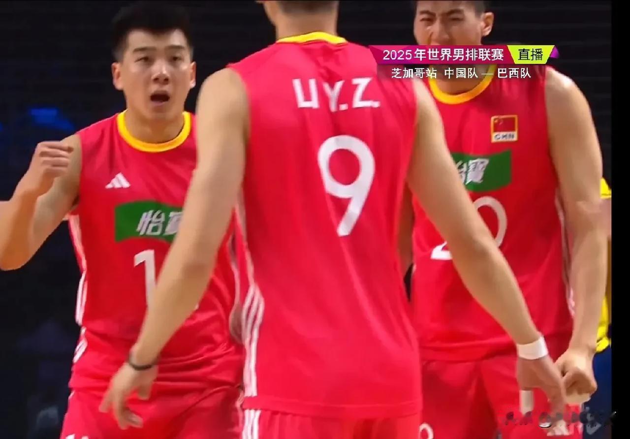 【中国男排第二局16-25】第二局中国男排16-25失利，大比分0-2落后。