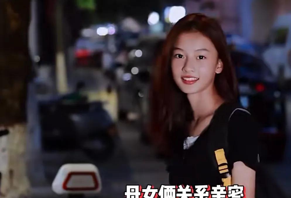 14岁素人美女妈妈又发声！晒母女合照被嘲"比女儿还想红14岁素人女孩"七七"因