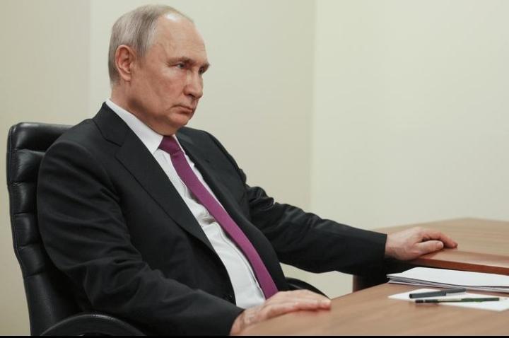 世界变天了俄罗斯向中国借款来了，点名要人民币，利息给到位。为什么不借美元，为什么