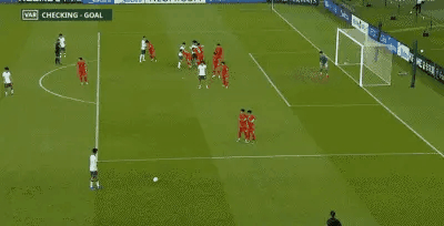 国足打入第3球后，拜合拉木为什么不做庆祝，而是迅速去球网里面捡球?当时国足已经3