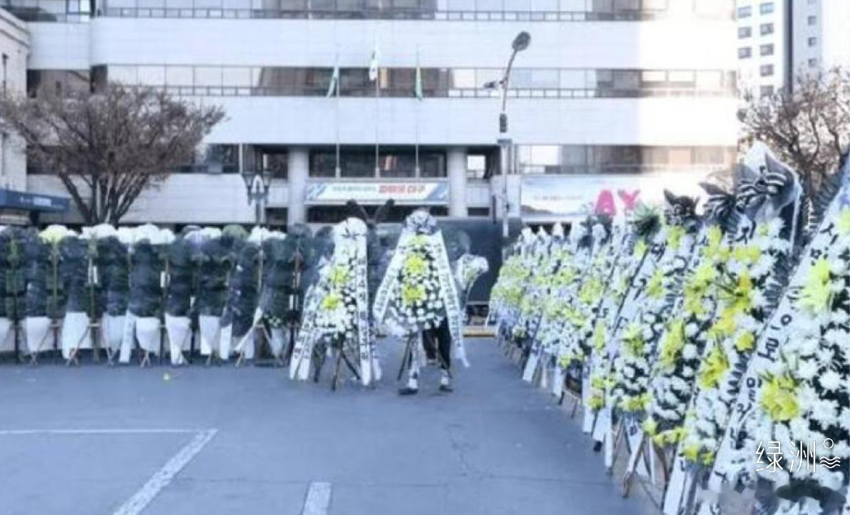 好体育消息，本赛季K1联赛收官，大邱FC联赛垫底，不幸降级至K2联赛。愤怒的大邱