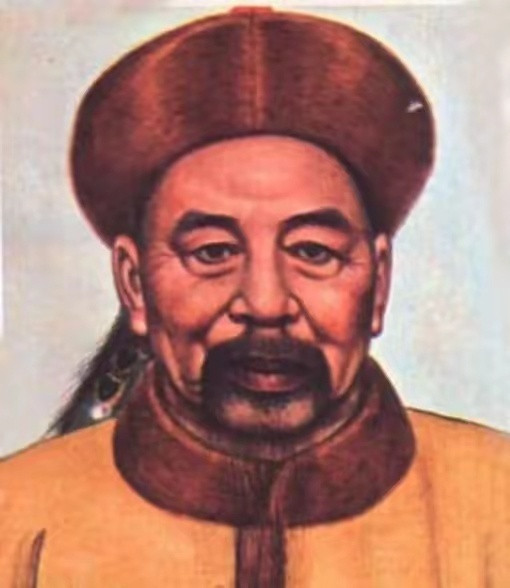 左宗棠在病榻上离世时，愤慨地说：“对中国来说，十个法国将军，也比不上一个李鸿章做