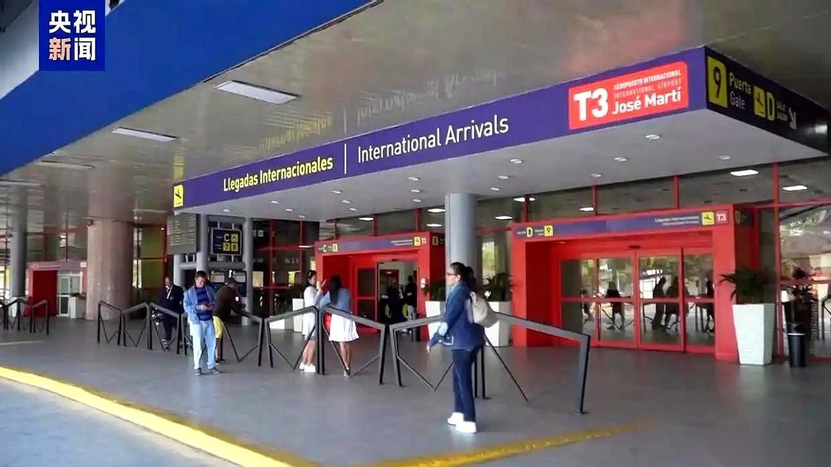 哈瓦那机场，突然就不给飞机加油了。就这么一句话，毫无征兆，整个拉美都炸了。所