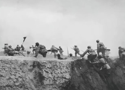 1949年，兰州沈家岭。彭德怀率领第一野战军，与马家军展开恶战。此战，一野伤亡巨