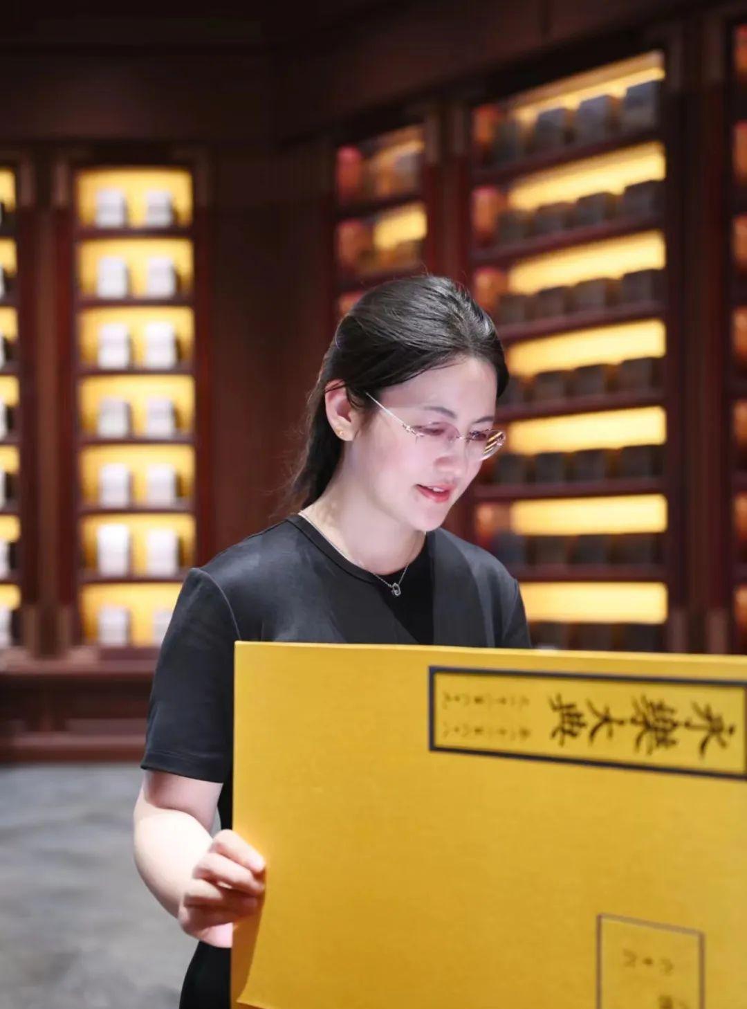 2007年，加拿大华裔袁女士找到专家，说自家有两册嘉靖年间的《永乐大典》，希望帮
