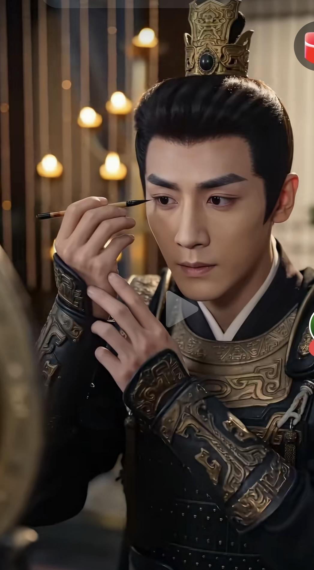 根本就不要有化妆这项工作，真实就是把自己最真实的一面展现给大家。现在有些老师的妆