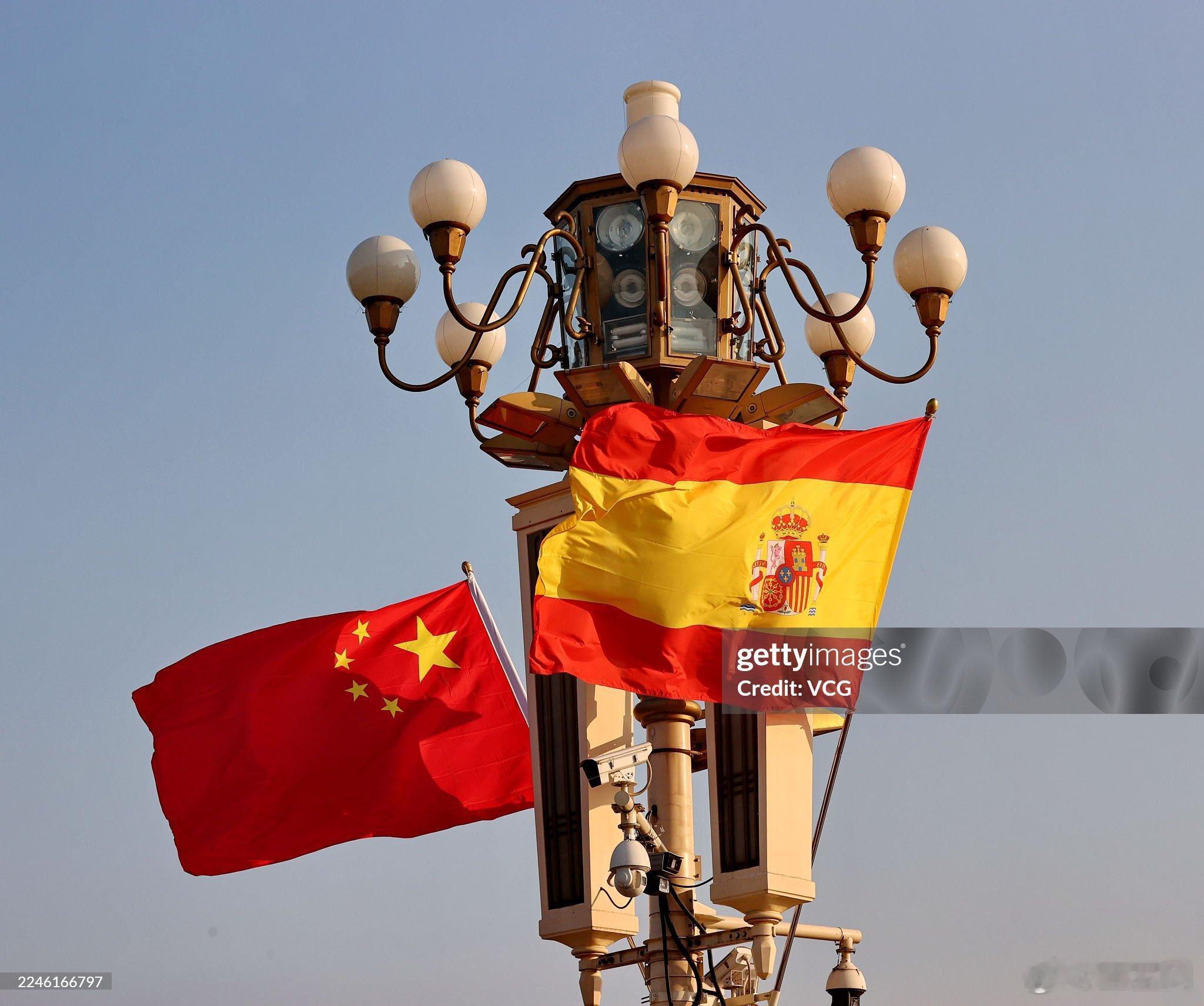 🇪🇸🇨🇳11月12日，费利佩国王和莱蒂齐亚王后在北京人民大会堂出席欢迎仪