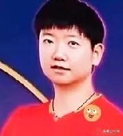 孙颖莎昨天干了件大事——她在澳门世界杯4比0横扫对手，晋级16强。赛后记者问她怎