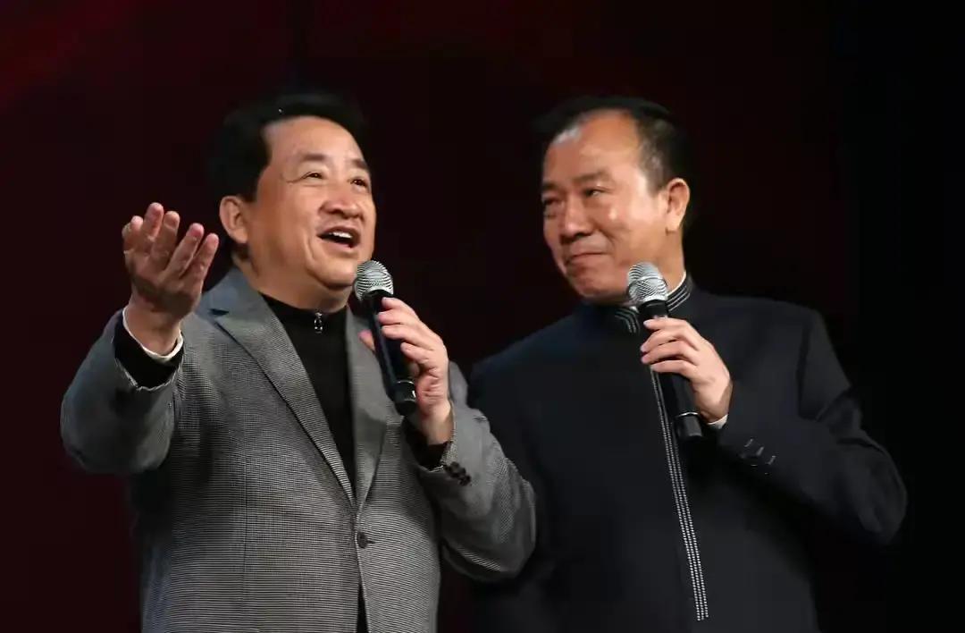 岁末直播，79岁侯耀华突然感谢两个人，瞬间让相声圈尘封18年的旧事重见天光！