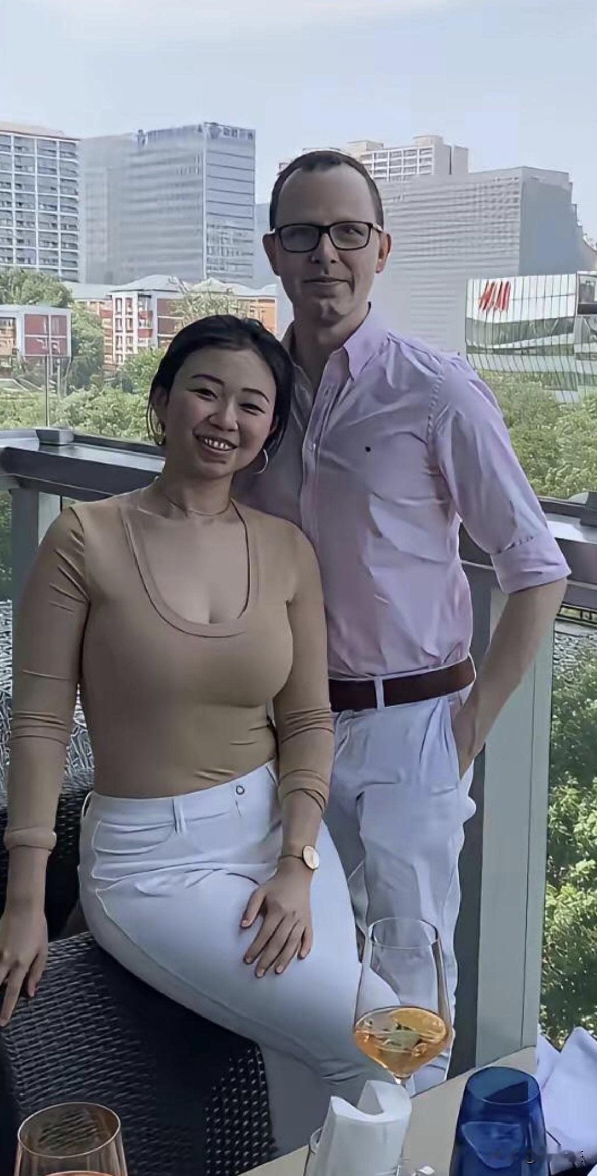 老外眼里的东方美女，都是肉嘟嘟的大脸大嘴女生。