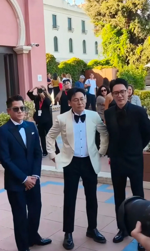 郭富城这真是西装一上身，气场直接拉满！他现身威尼斯电影节，不仅领取了“中意