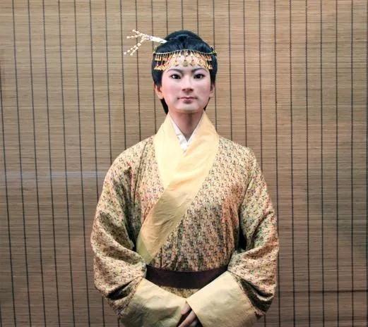 有传闻说日本考古界曾多次向周总理要辛追夫人的头发，哪怕一寸也行，而美国不惜用月球
