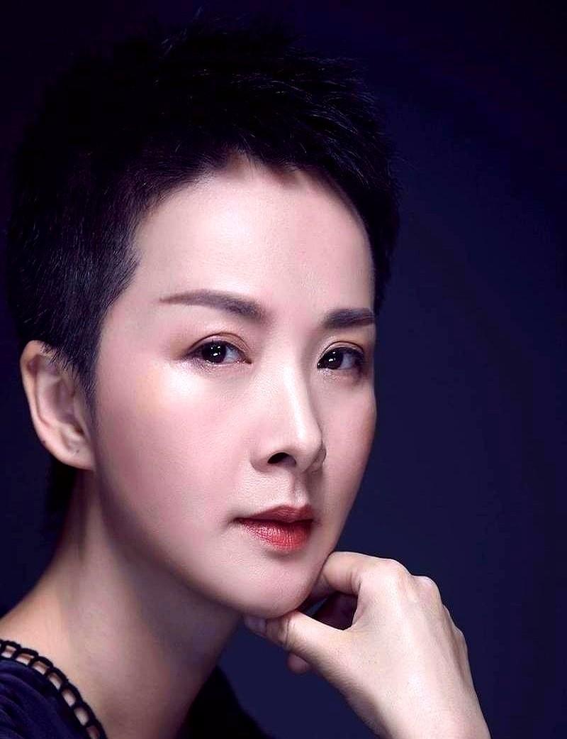 56万片酬，说没就没了！这事就发生在《大宅门》剧组，开机前夜。原定的“香