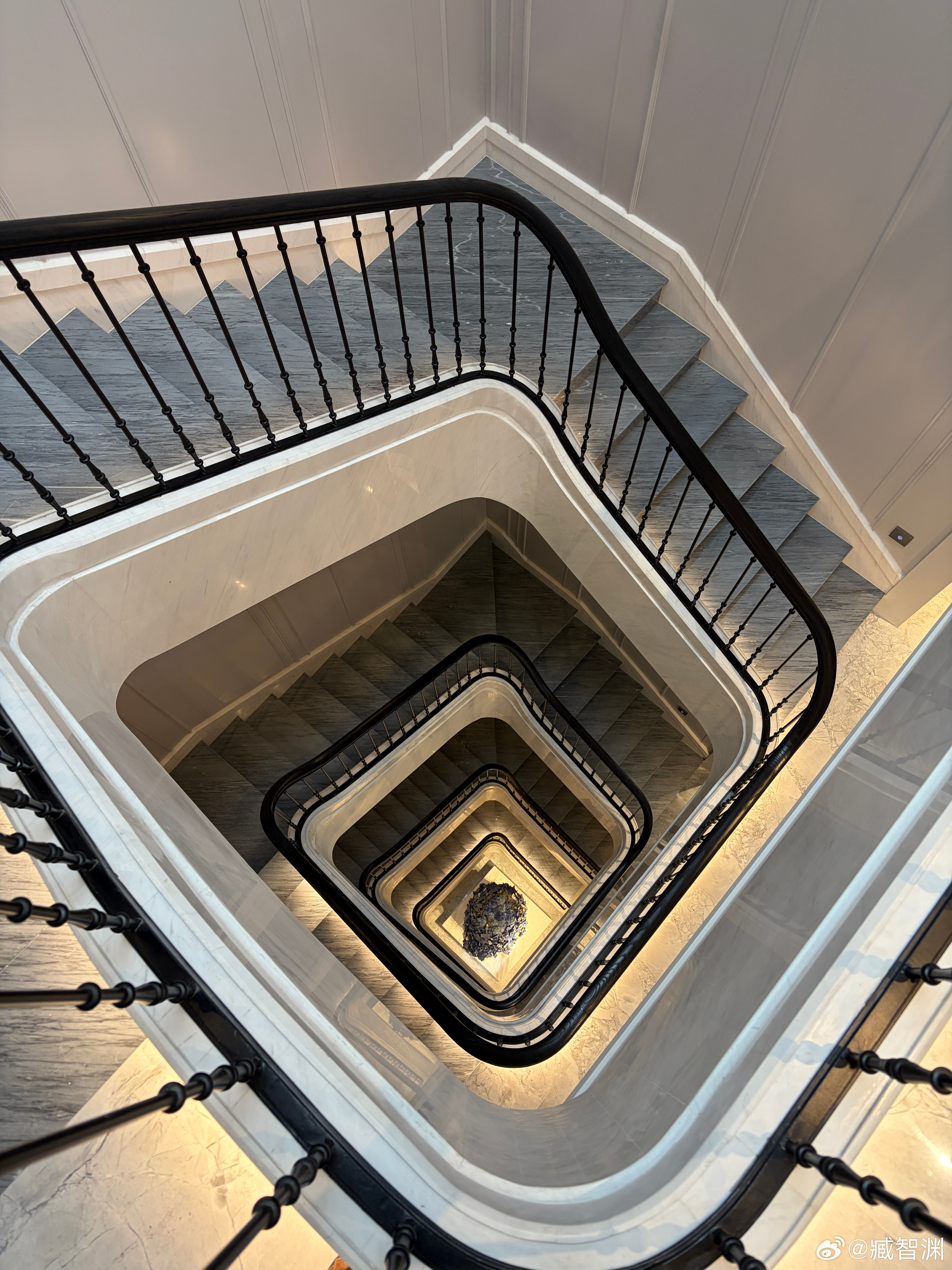 今天陪朋友看房，家里楼梯震撼到我，现在的新房户型比二手好太多太多了。北京·后沙