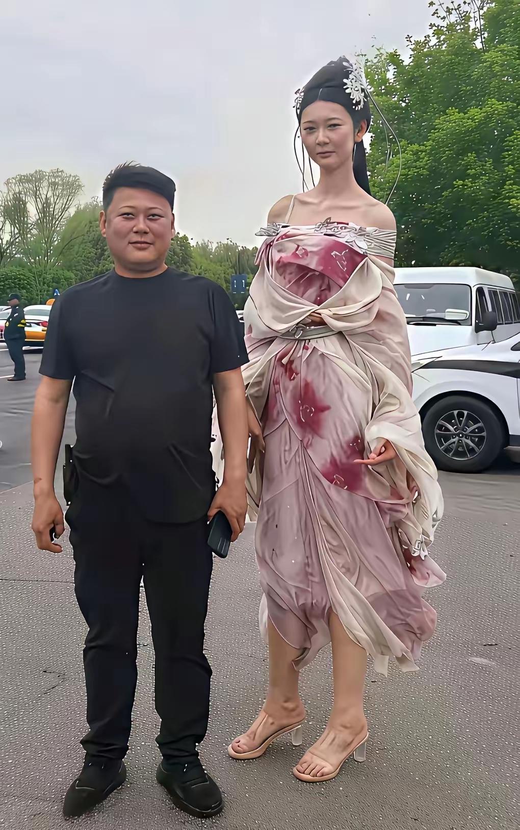 我的妈呀，美女真高。不穿高跟鞋，美女都有1米八的身高，也不搞体育，也不走T台。这