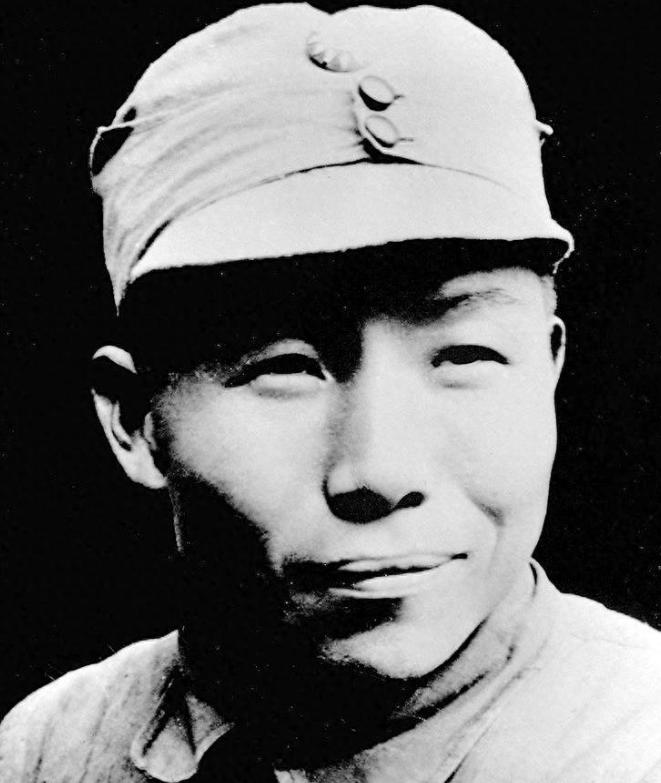 1938年9月，皖南新四军军部，三个红军老将，趁着夜色，揣着枪跑了。军长叶挺，严