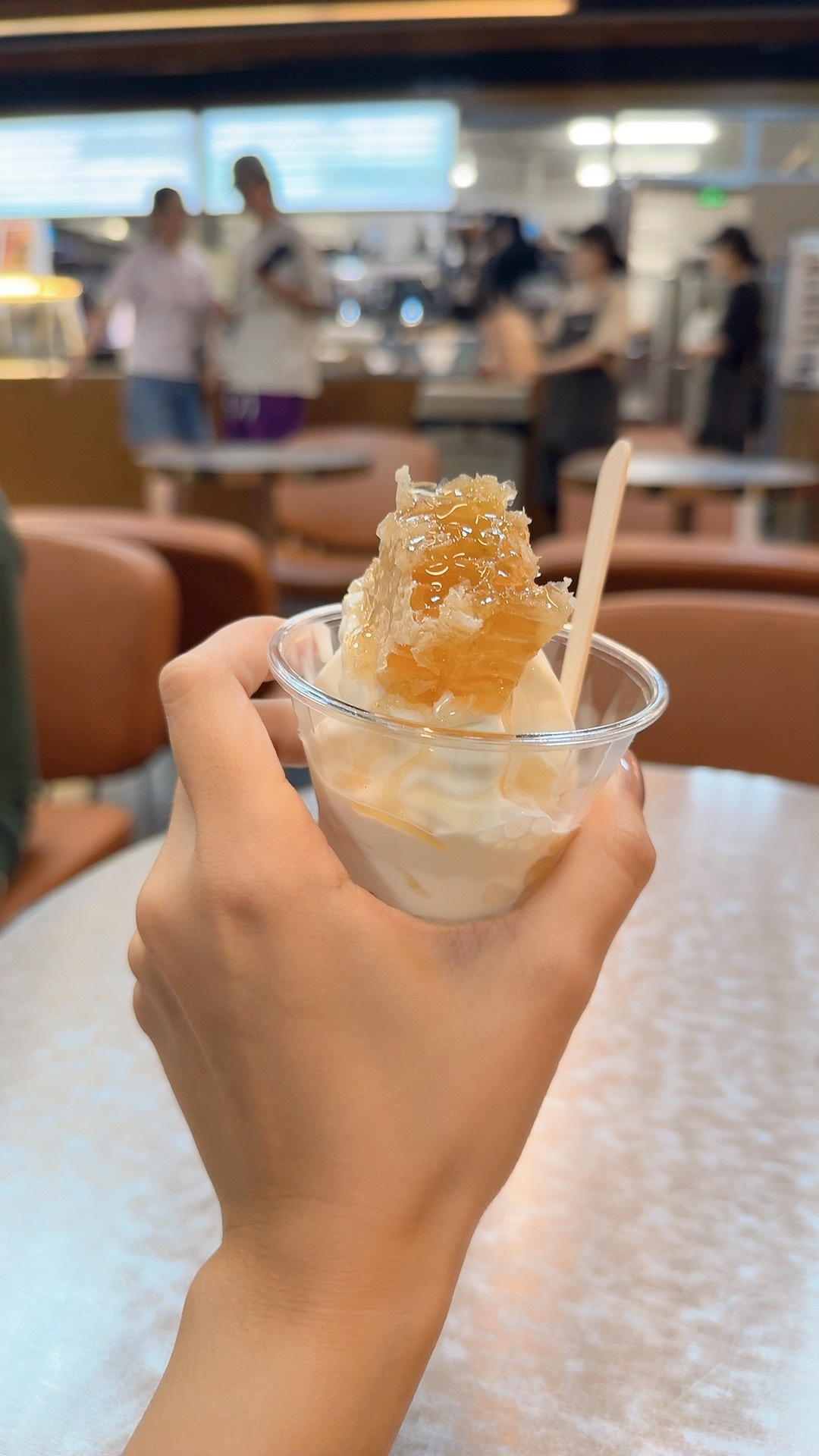 果茶含糖量既然果茶本身就这么甜，奶茶也不够健康…那我……直接来一杯蜂蜜🍯+冰