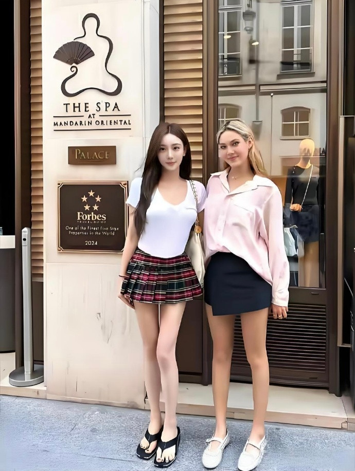 网友偶遇谷爱凌，她的腿居然这么细，这居然是一个运动员的腿，看起来非常漂亮。​​