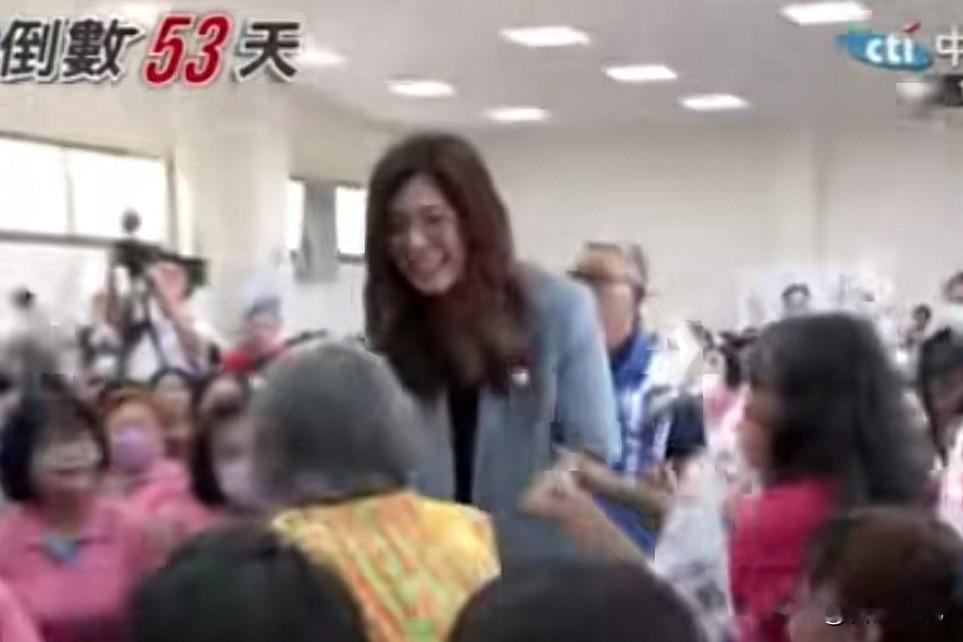 郑丽文彰化授战旗！妇女后援会一成立，魏平政拿到一大助力！彰化这场妇女后援会成立