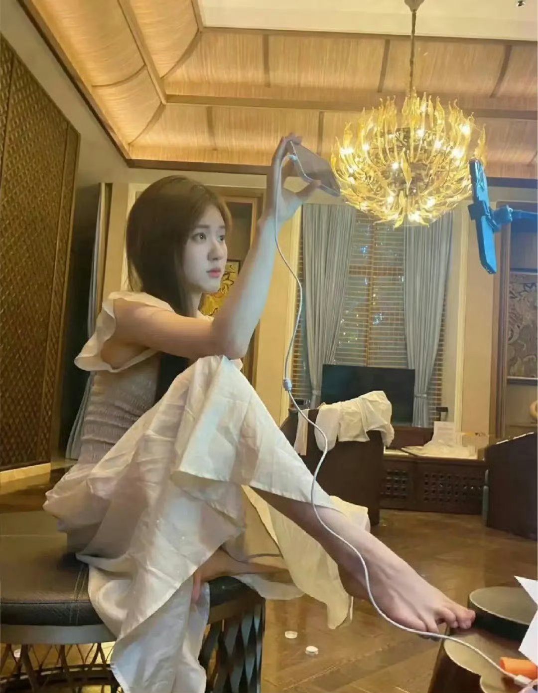 28岁赵露思的家居火了，没有过于豪华的装修，只有满满的生活仪式感