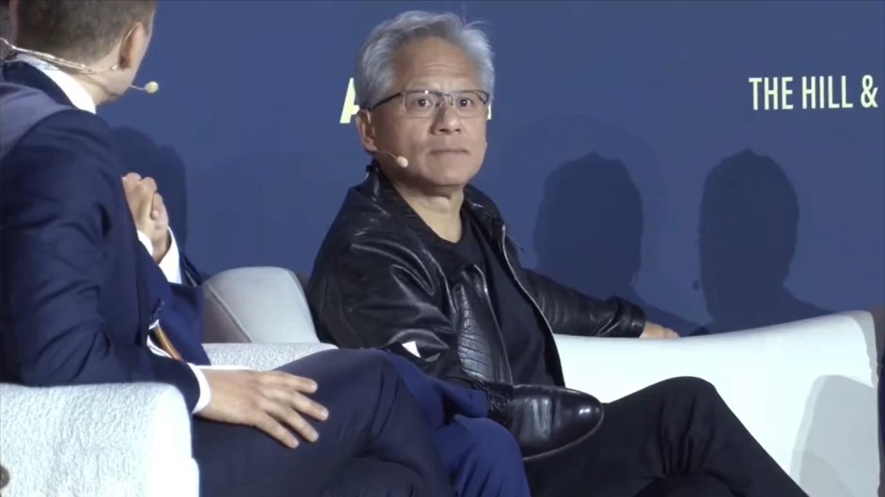 黄仁勋吹泡泡的能力，堪称楷模！7月23日，英伟达创始人黄仁勋在《赢得人工智能
