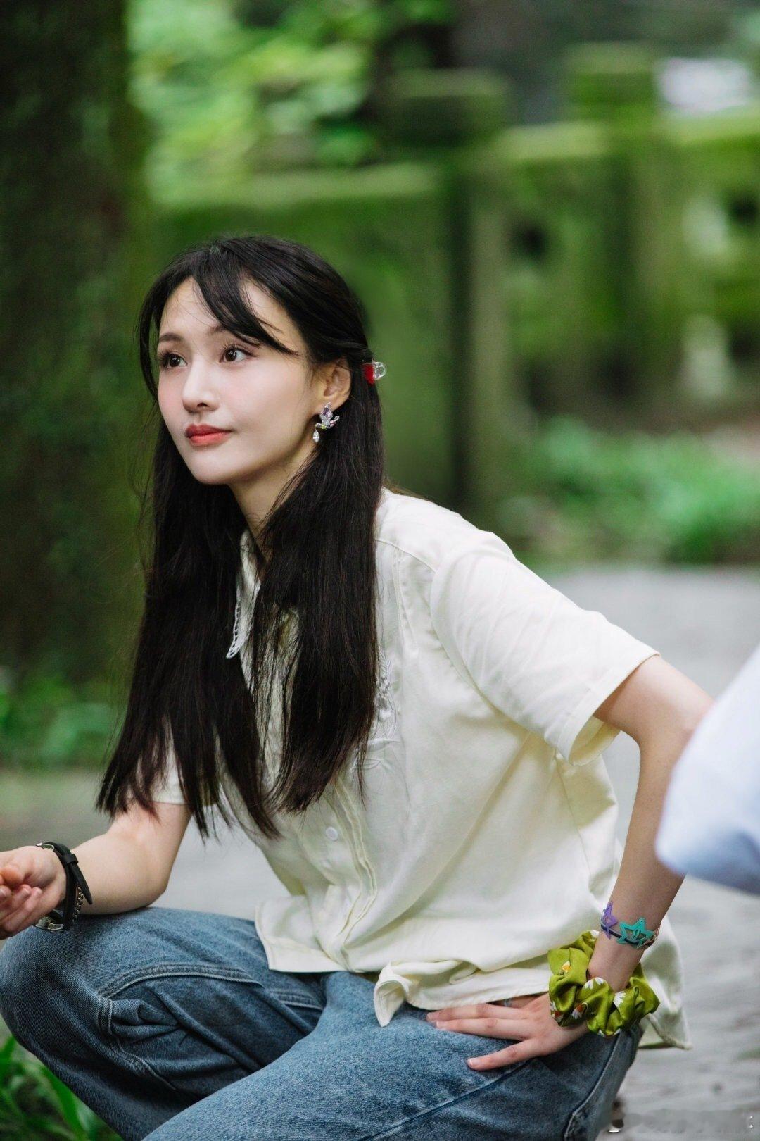 #郑爽微微一笑很倾城#呆萌爽子[比心]​