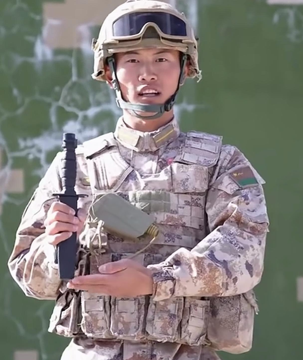 敌人:好好好，你们的刺刀是这样让我瞬间安静是吧在我国权威媒体的军事节目中，着重