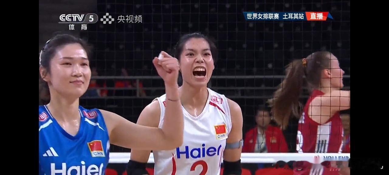 是她是她还是她，中国女排又赢了！3:2，世界女排联赛土耳其站，中国女排首轮