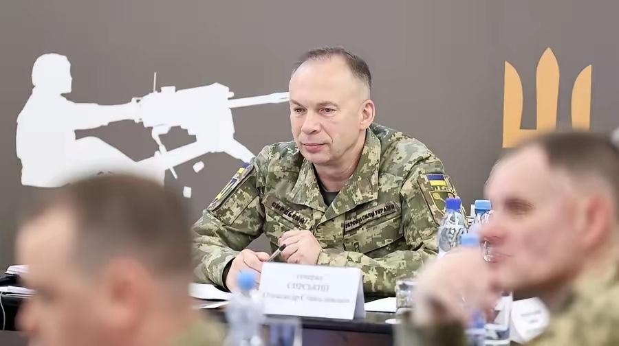 损失巨大的俄罗斯又在发起进攻，据乌军司令西尔斯基发布的消息，天气条件的变化，让俄