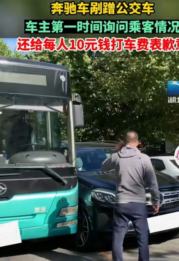 他开奔驰没毛病”！辽宁大连，一奔驰车剐蹭公交车，导致公交车无法继续前行，奔驰车主