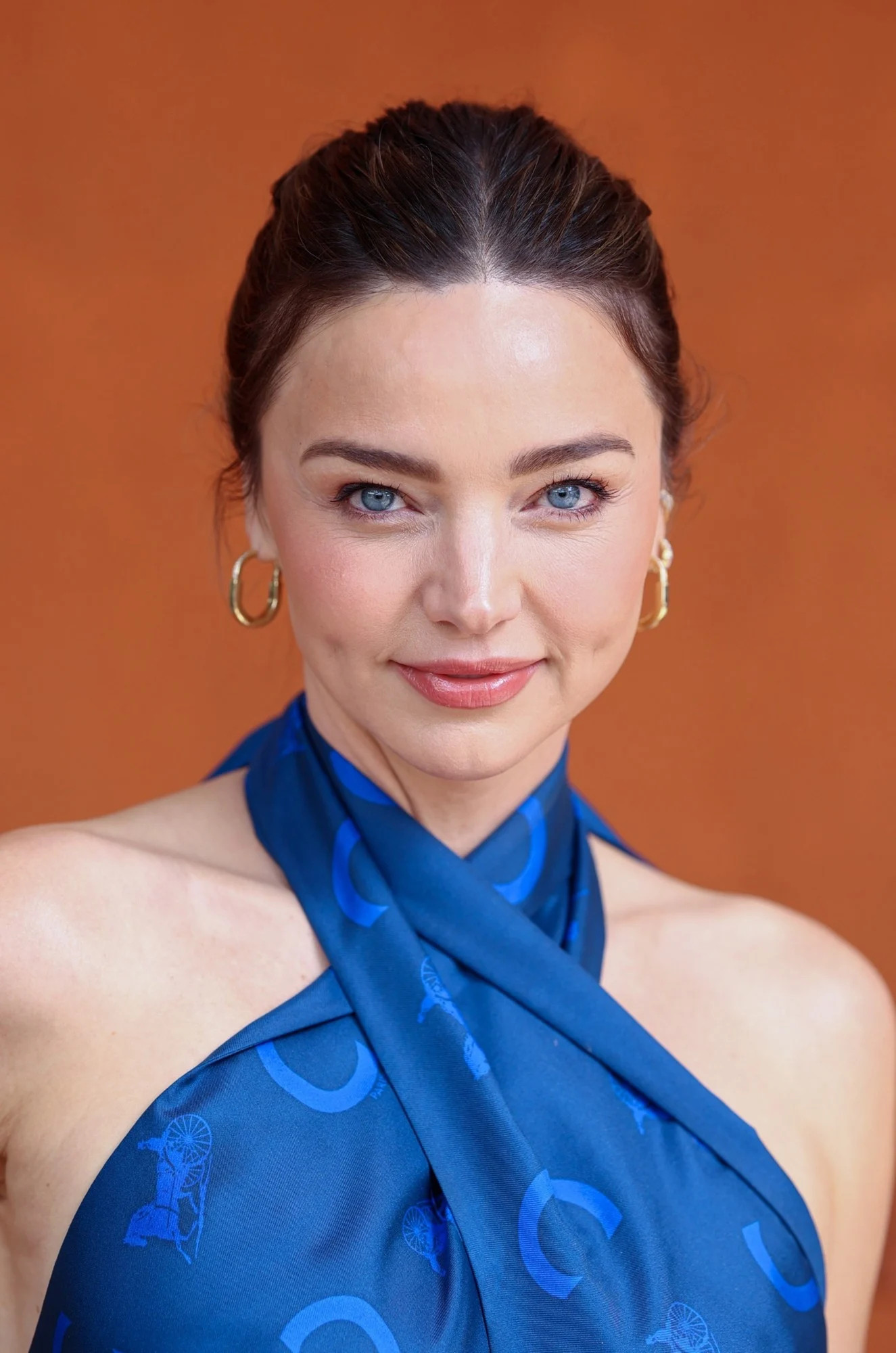 MirandaKerr和丈夫EvanSpiegel7日巴黎观看2026