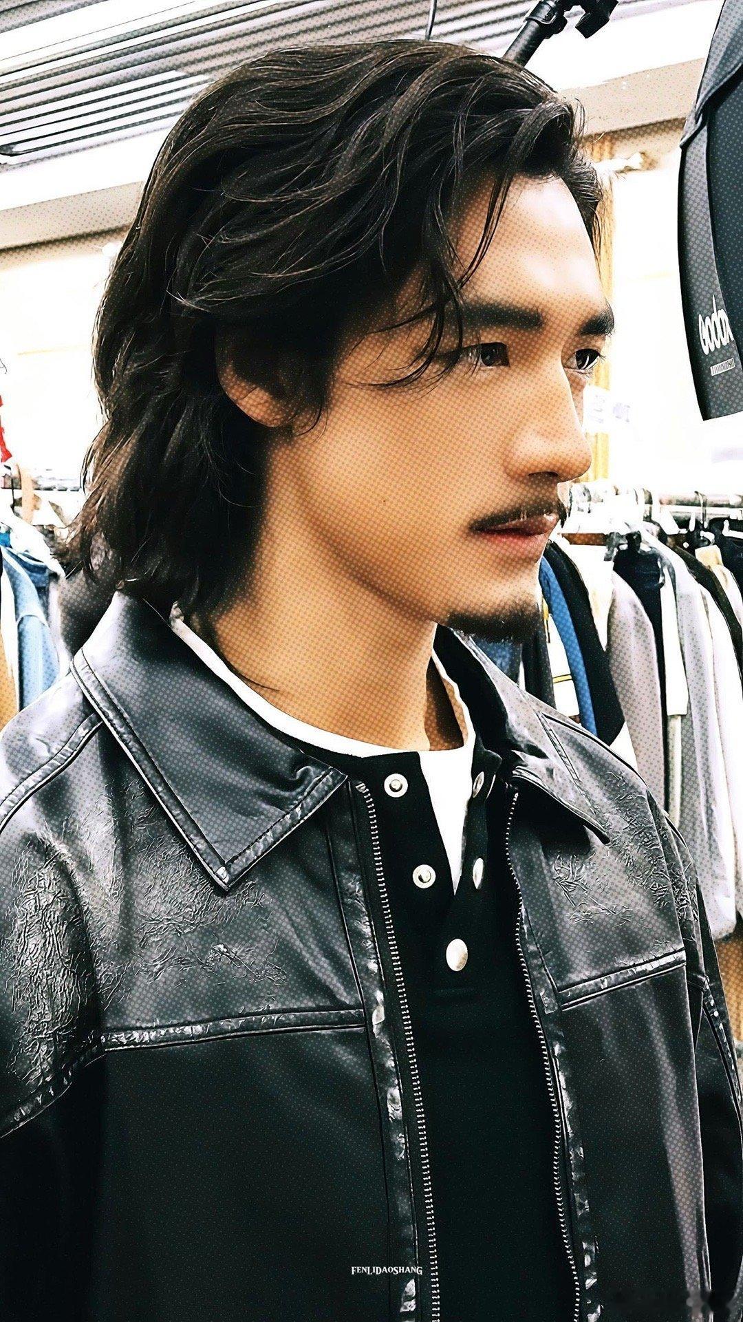 没看出来双胞胎都是此沙演的谁跟我一样，走出影院还在想这对双胞胎哪找的？原来都是