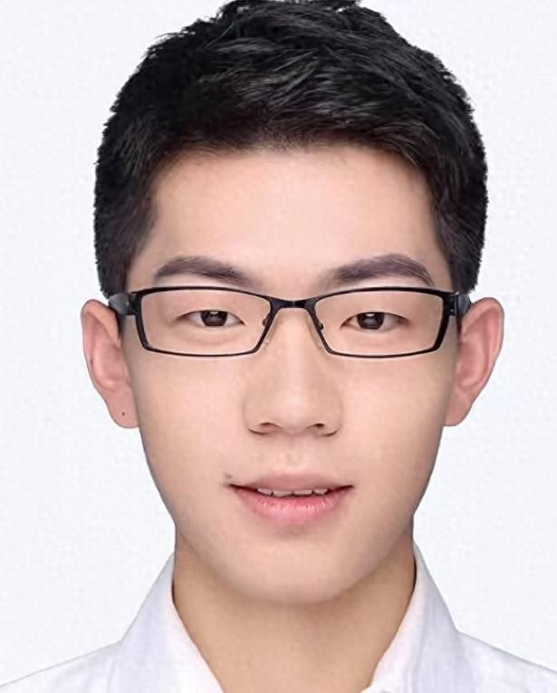 温州小伙爬山离奇死亡，监控全坏救援队都懵了这事太邪门了。30岁银行职员邱烨峰五