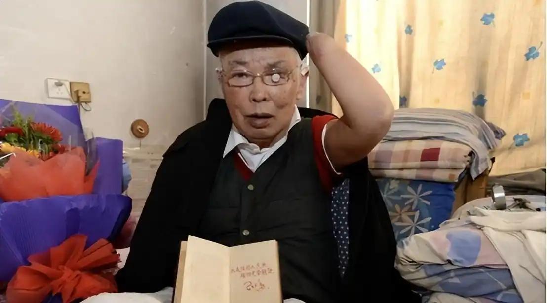 1952年，被冻掉四肢的志愿军战士朱彦夫回到山东老家，母亲哭着对他说：“儿呀，你