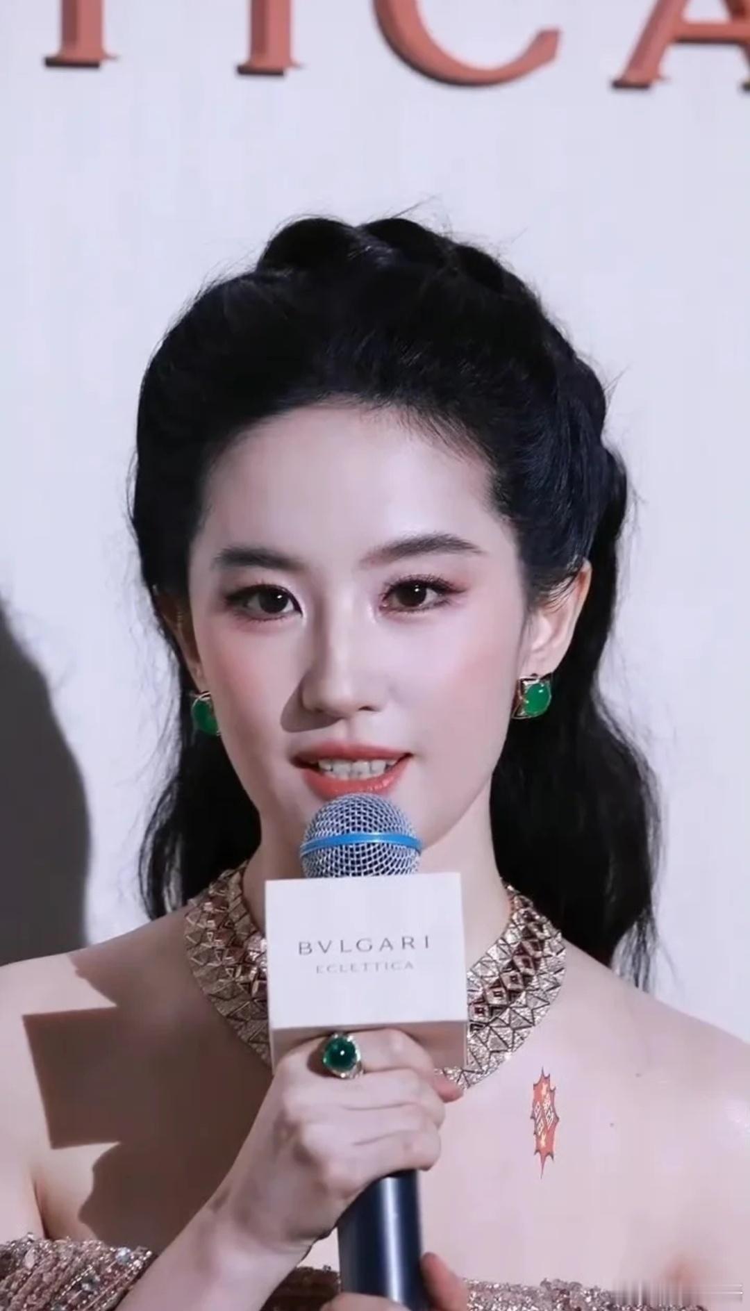 刘亦菲脸比珠宝还闪刘亦菲，活色生香大美人刘亦菲​​​