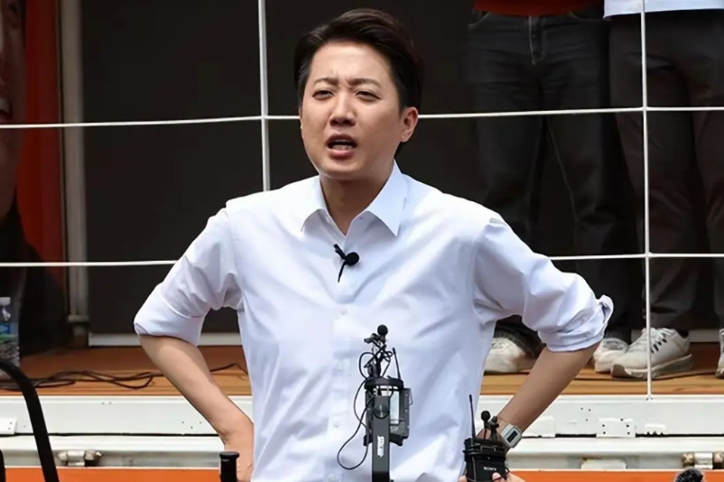 韩国改革新党总统候选人李俊锡终于迎来了为自己侮辱女性这一行为正名的机会，30日，