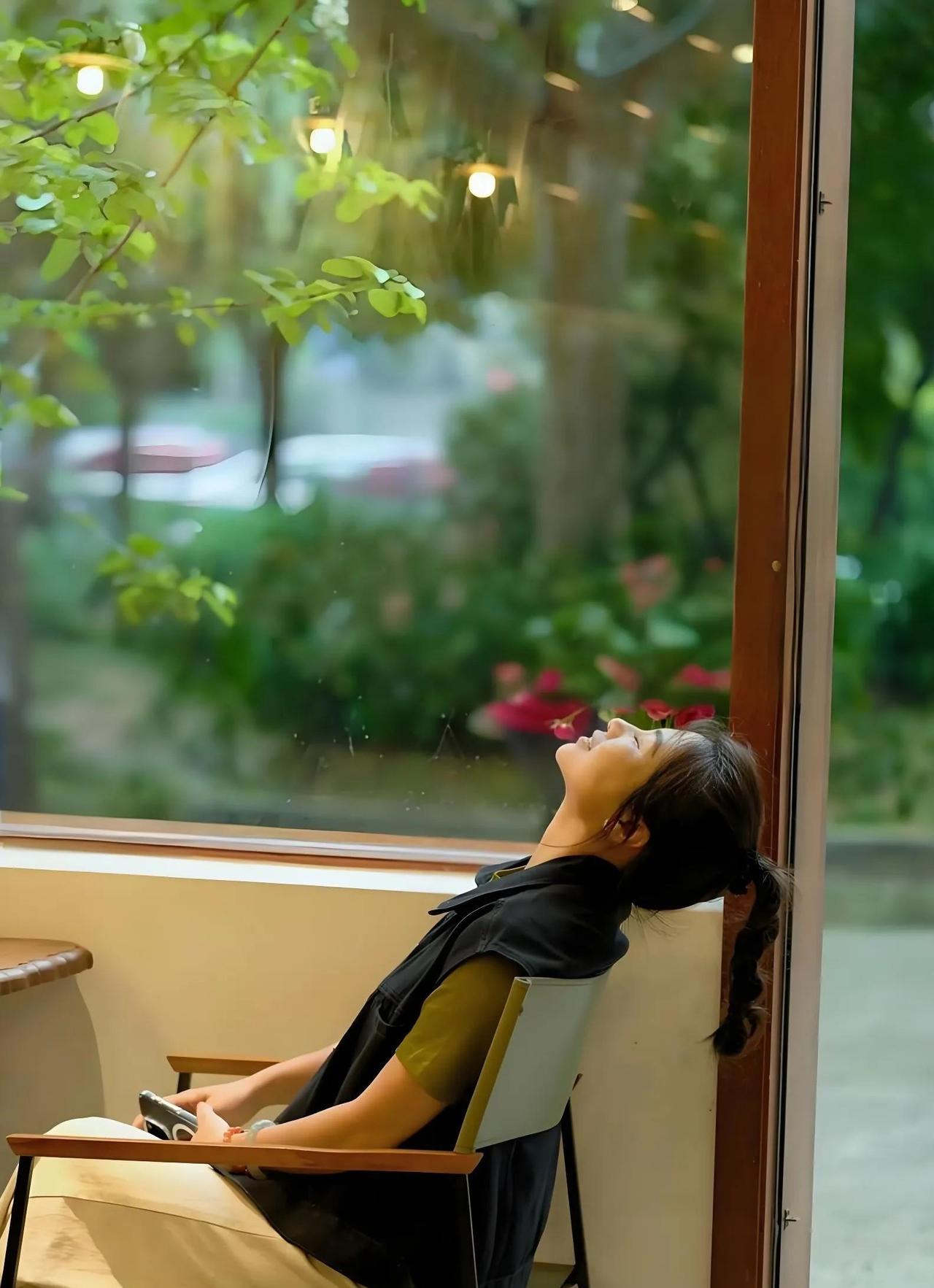 为什么女人不愿彻底断联？答案藏在这几点里！成年人的感情里，不是只有“在一起