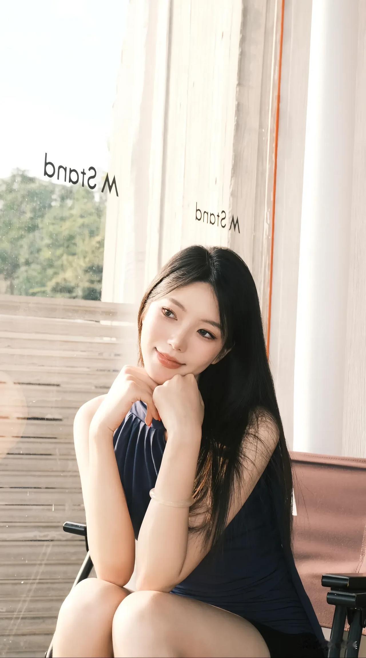 阳光洒进来的午后，静谧的时光里，享受片刻的宁静。🌞💕