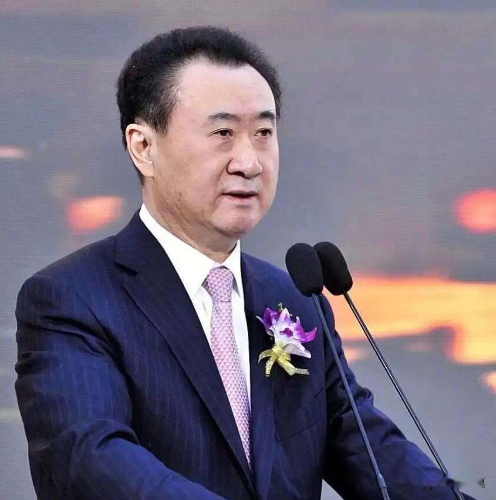 网上有个热评特扎心：“老王孩子把他的气运霍霍没了。”评论区笑完又有点心酸。