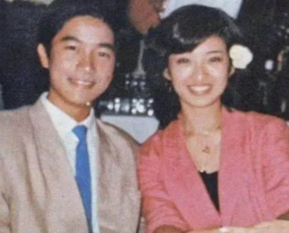 1980年，陈百强见到了自己的偶像山囗百惠，山囗百惠要求陈百强在他面前唱昨夜梦见