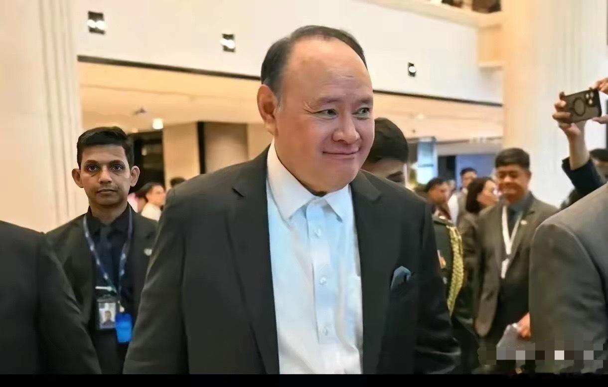 菲律宾防长特奥多罗:你们可以不喝生力啤酒，不吃菲律宾香蕉，但是我依旧要诋毁中国
