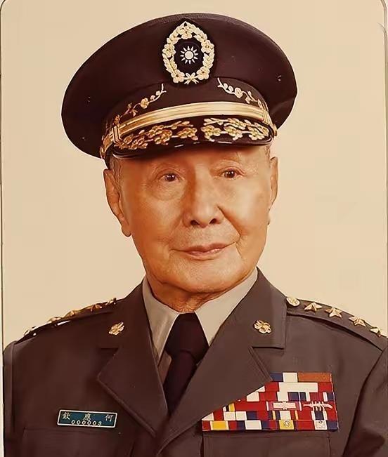 1943年，黄维见军粮发霉还掺着砂石，给何应钦的办公室寄去了一袋。何应钦大怒，派