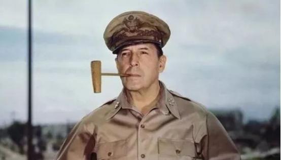 朝鲜战争时，麦克阿瑟原本想向中国发射26枚原子弹，可却遭到了杜鲁门的阻止。就在世