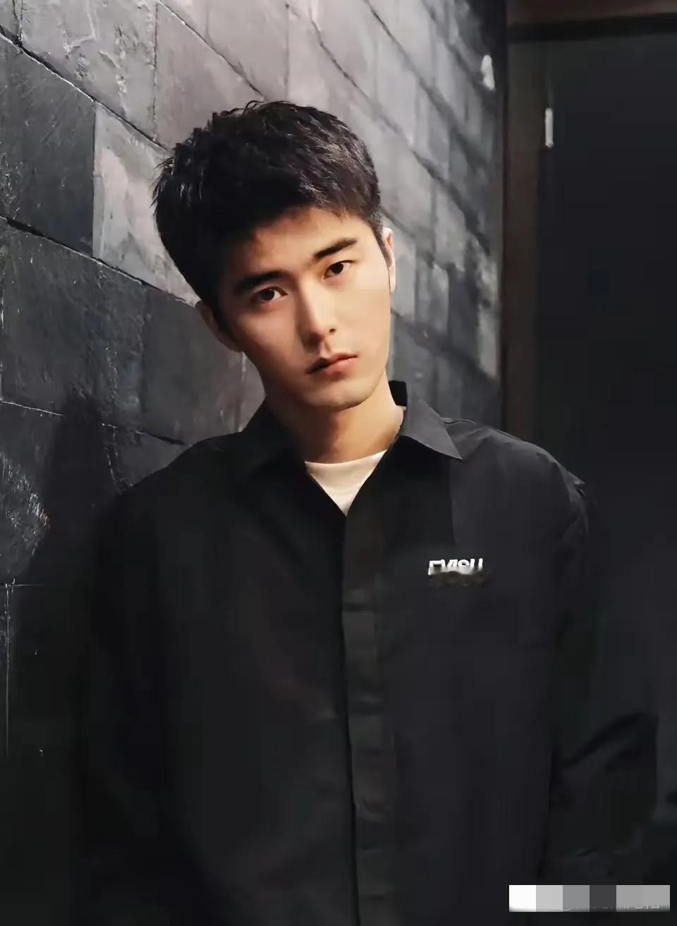 不陪酒就往死里打？刘奕畅这事儿哪是年轻气盛，分明是被圈子惯坏的嚣张！一