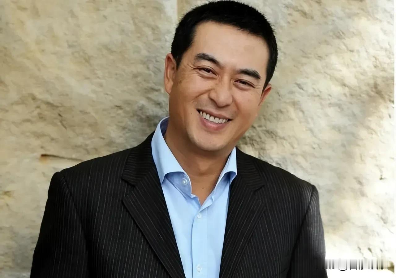 主持人问张嘉译:“你在北京有房子，以后你会在北京养老吗？”张嘉译斩钉截铁:“不会