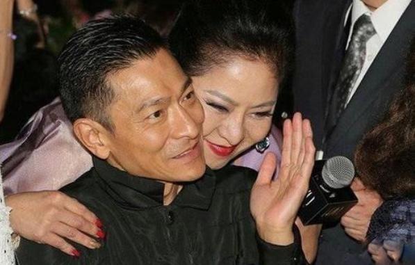 20多年前，刘德华来到向华强家中，好像有什么难言之隐，想说又说不出来，憋得很难受